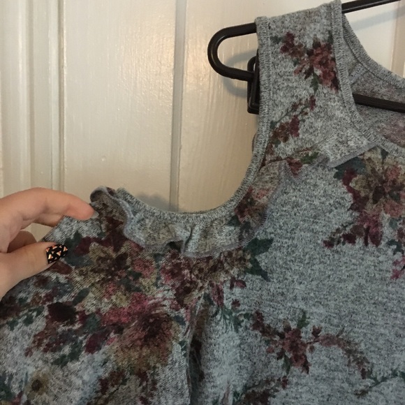Pen & paper gray floral cold shoulder long sleeve - Picture 2 of 5